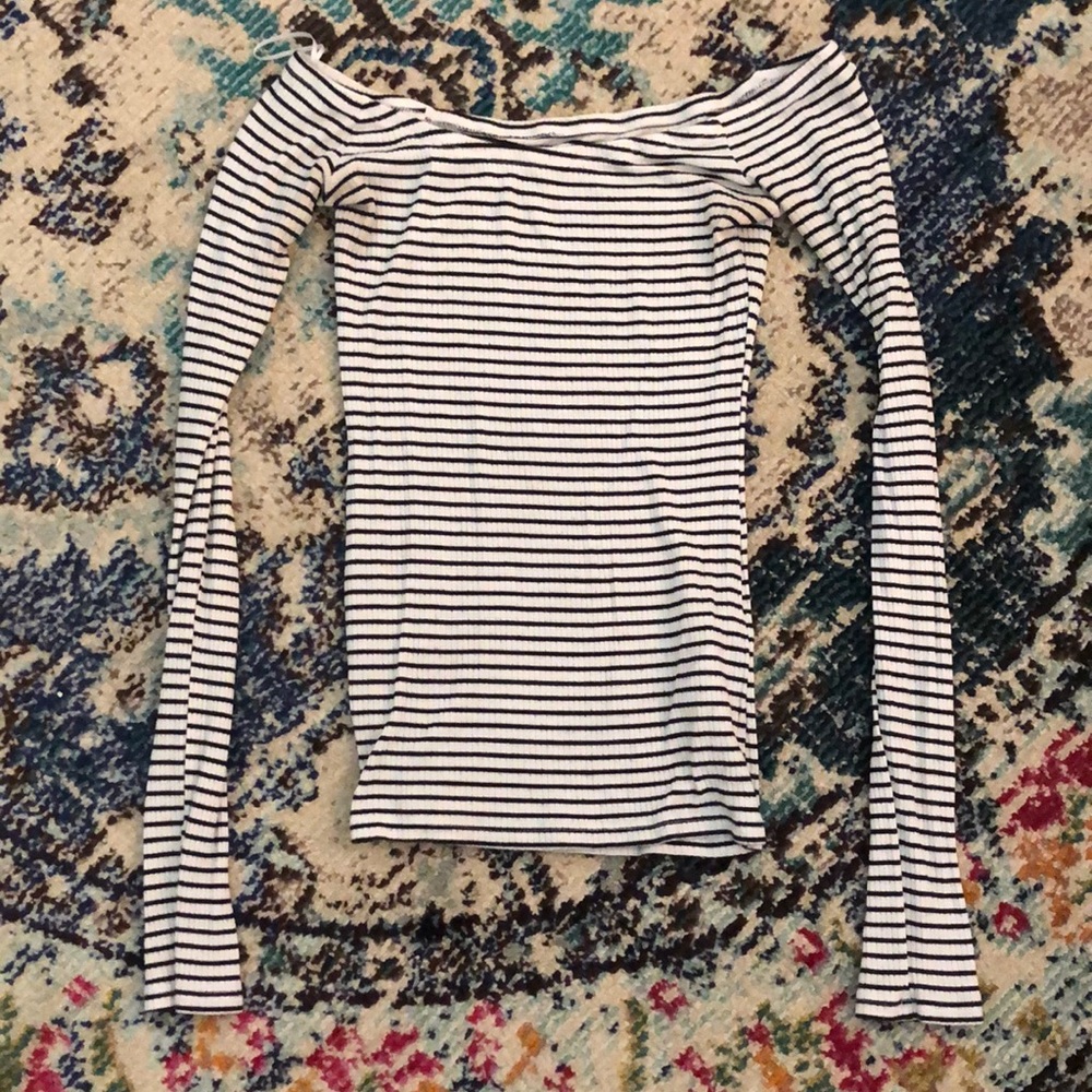 Slim striped long sleeves hollister tee!!